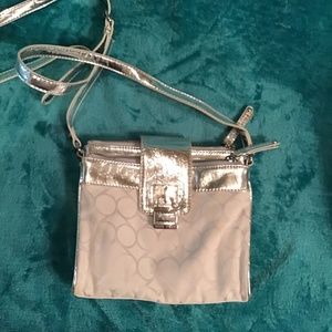 💚3 for $25 Nine West silver purse